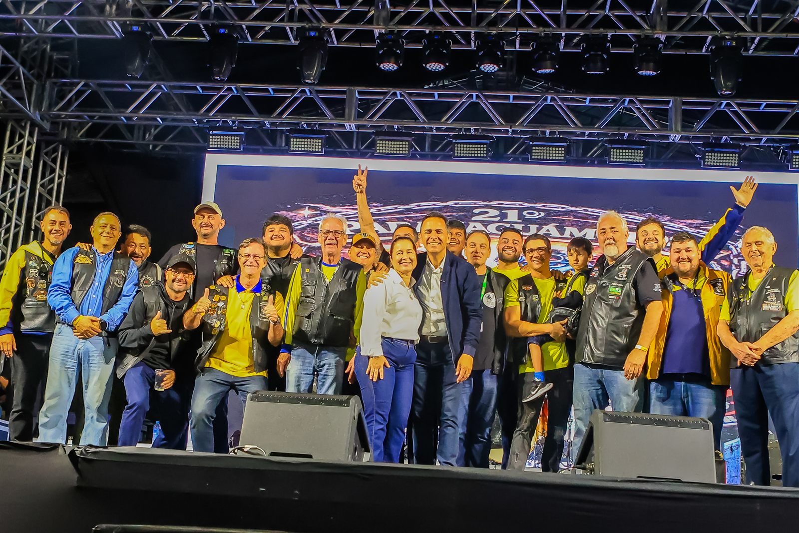 Membros do Moto Clube Robalos Rebeldes® no palco principal do 21º Paranaguámotos®